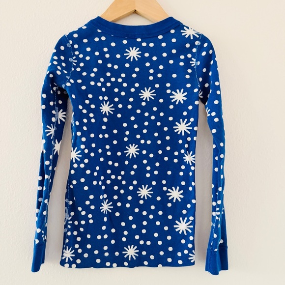 Hanna Andersson Holiday Blue Snowflake Long Sleeve Pajama Top - Picture 2 of 4